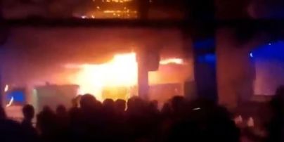 Очевидці опублікували нове відео з приміщення охопленого вогнем львівського клубу