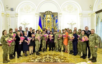Порошенко напередодні 8 Березня нагородив видатних українок