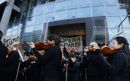 Парижане концертом выразили протест против пенсионной реформы Макрона
