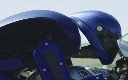 Motobot берет уроки у лучшего мотогонщика мира (Видео)