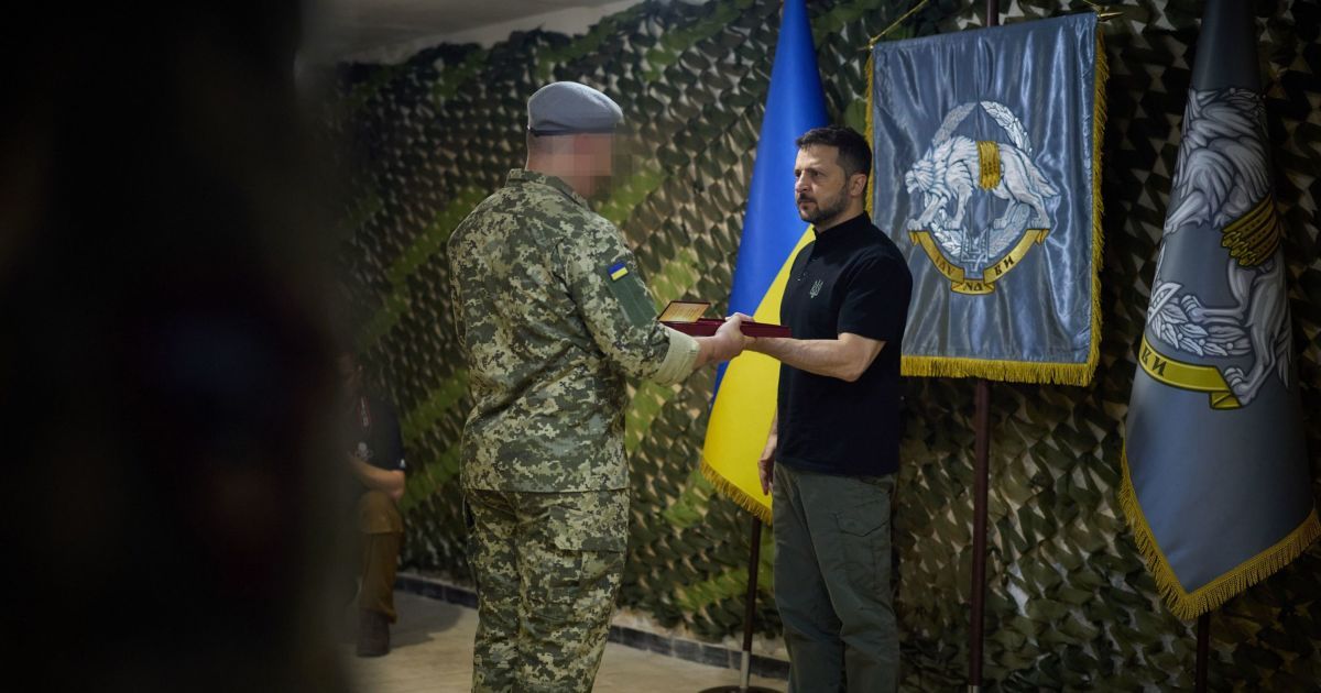 Президент України Володимир Зеленський у передовому командному пункті ССО в районі Вовчанська