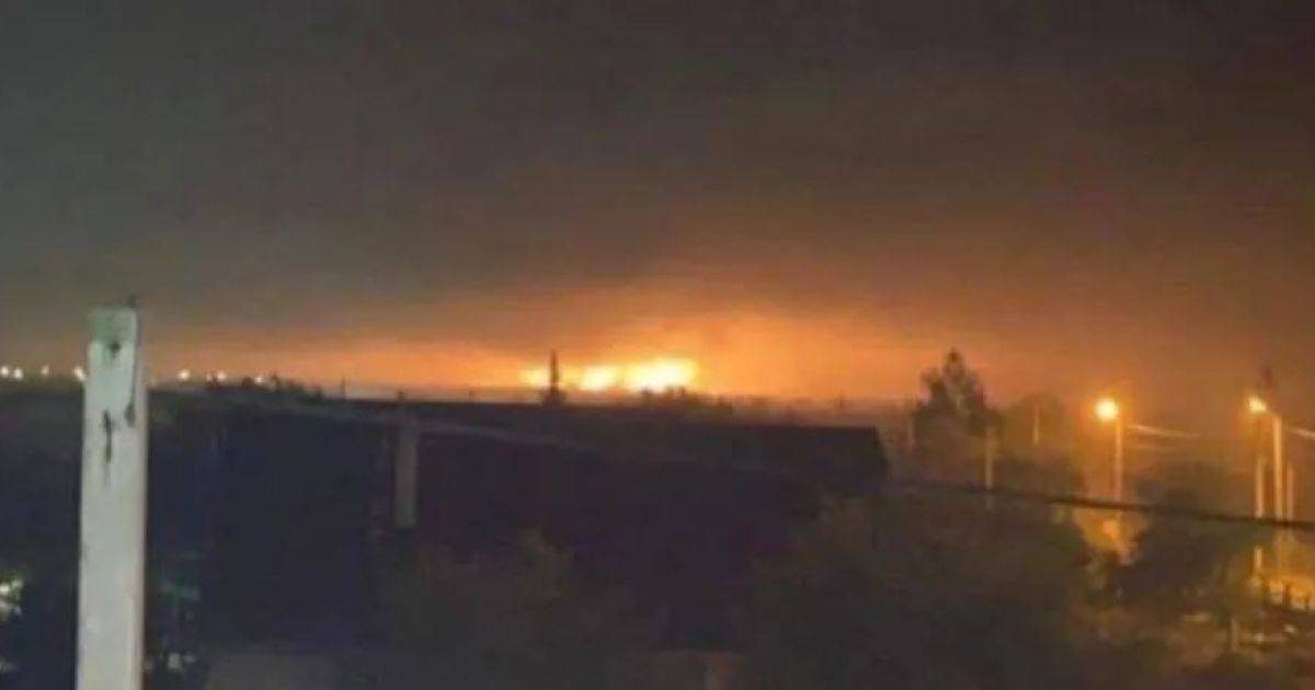 Зарево после удара по аэродрому в Липецке