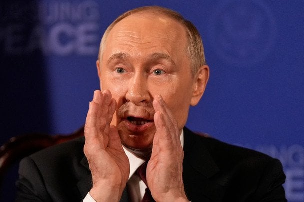 Путин обвинил "недружественные элиты" в войне, которую Россия "не начинала"