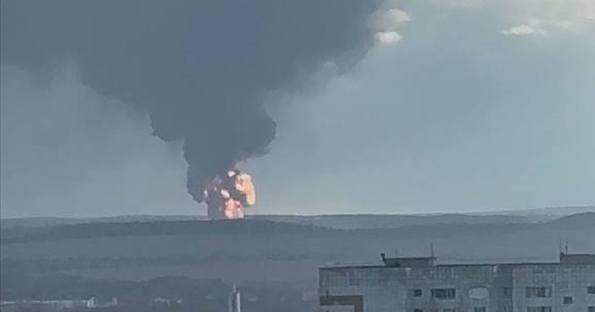 Пожар на нефтяной станции в Перми