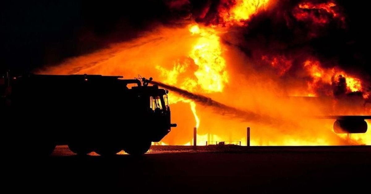 У Санкт-Петербурзі виникла пожежа на території машинобудівного заводу