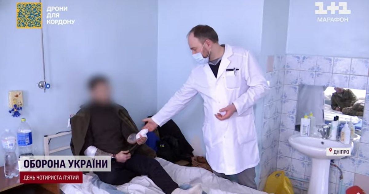 За боями на адреналіні бійці не помічають важких поранень: медики дістають із ран воїнів незвичні осколки