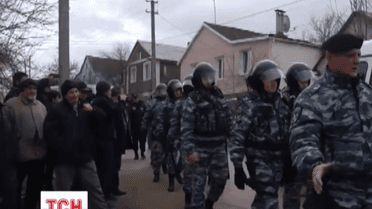 Второй день в Крыму продолжаются обыски в домах крымских татар