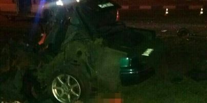 В Харькове Toyota на скорости влетела в столб: автомобиль разорвало на части, погибли четверо