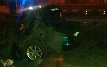 В Харькове Toyota на скорости влетела в столб: автомобиль разорвало на части, погибли четверо