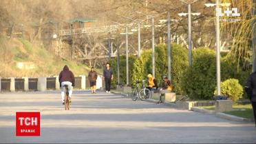 Погода в Україні: в регіонах теплішає, але синоптики попереджають про дощі та навіть перші грози