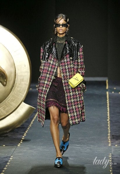 Коллекция Versace прет-а-порте сезона осень-зима 2019-2020 / © East News