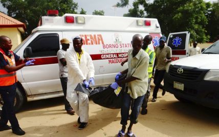 Моторошна аварія у Нігерії. Під час зіткнення автобуса з легковиком загинули 26 людей
