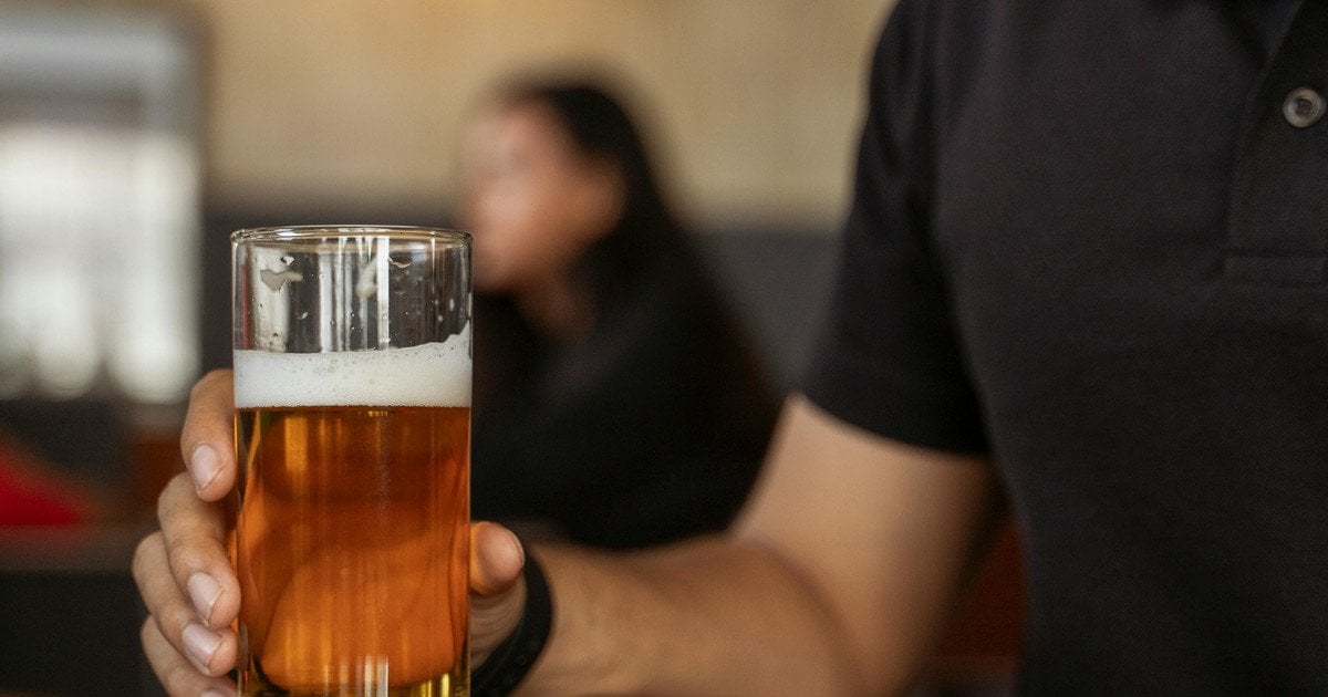 Чоловік з пивом