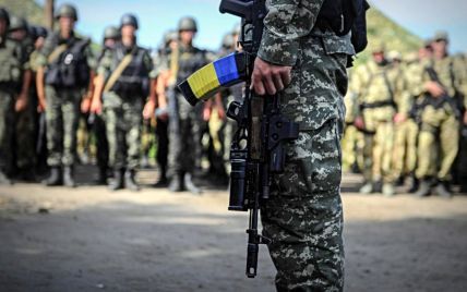 Уничтоженный вражеский БМП: бойцы, которым позвонил Порошенко, рассчитывают на награду