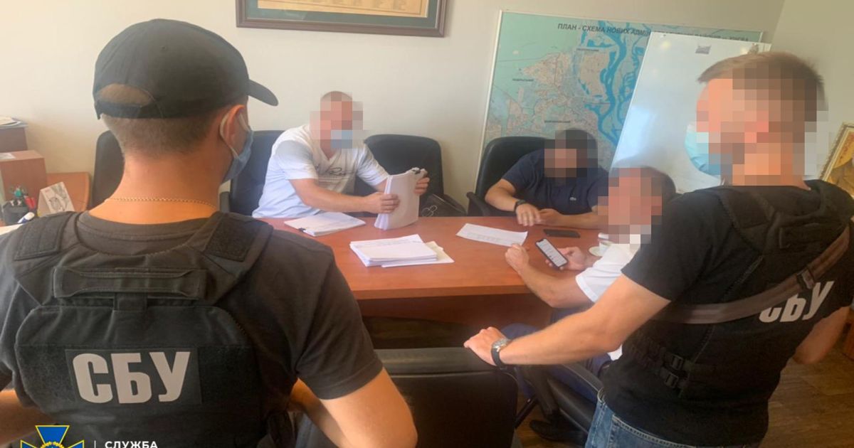 У Києві посадовців спіймали на створенні шахрайської схеми, завдяки якій вкрали 30 млн гривень: як вона працює