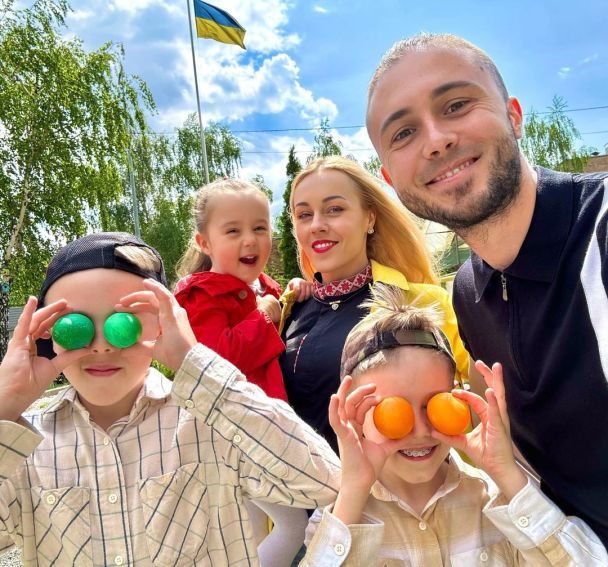 Олена й Тарас Тополя з дітьми / © instagram.com/tarastopolia
