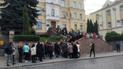 Протест лікарів у Луцьку: медики просять не перетворювати пологовий на коронавірусний шпиталь