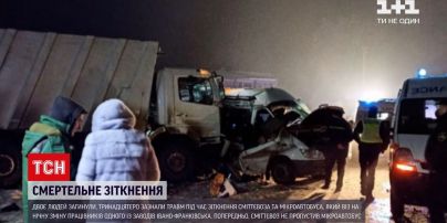 Новости Украины: на Прикарпатье столкнулись мусоровоз и микроавтобус