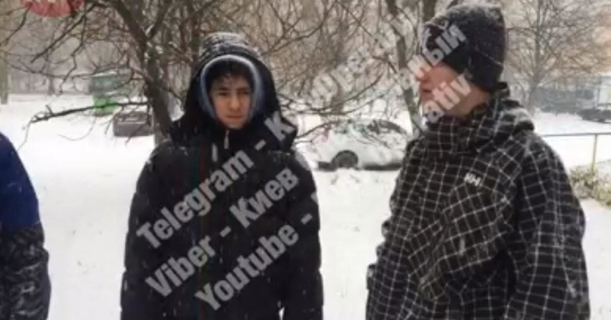 Київські підлітки задля розваги розпилювали в перехожих сльозогінний газ і знімали це на телефон