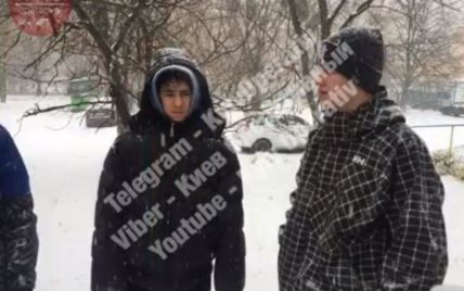 Киевские подростки ради развлечения распыляли в прохожих слезоточивый газ и снимали это на телефон