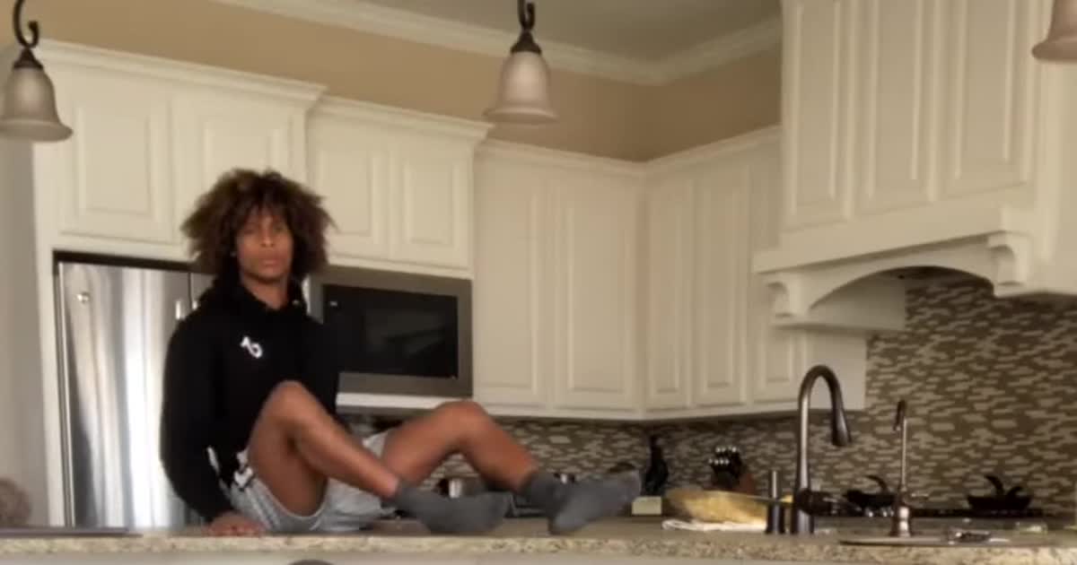 #MicrowaveChallenge: юзеры крутятся на видео, как еда в микроволновке