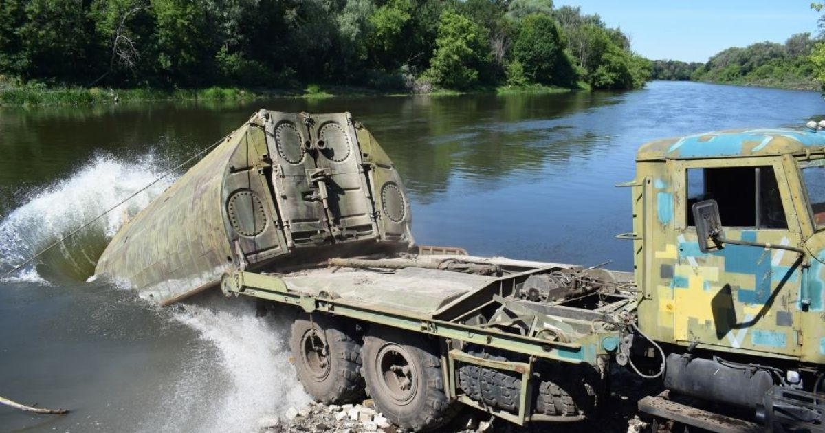 понтонний міст через Сіверський Донець_4 / © Facebook/прес-центр штабу АТО