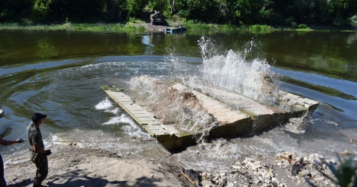 понтонний міст через Сіверський Донець_6 / © Facebook/прес-центр штабу АТО