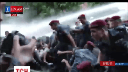 В Ереване 250 человек задержаны, два десятка активистов и полицейских в больницах