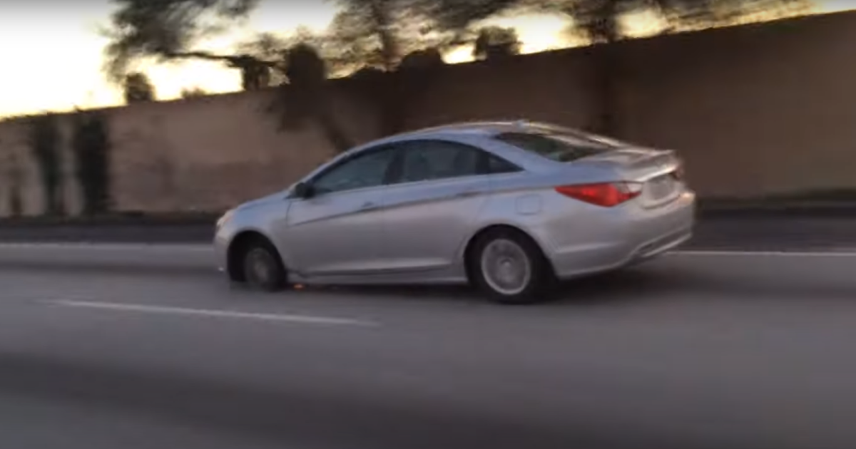 Без покришки та на високій швидкості: Мережу вразила дивна їзда водія Hyundai Sonata