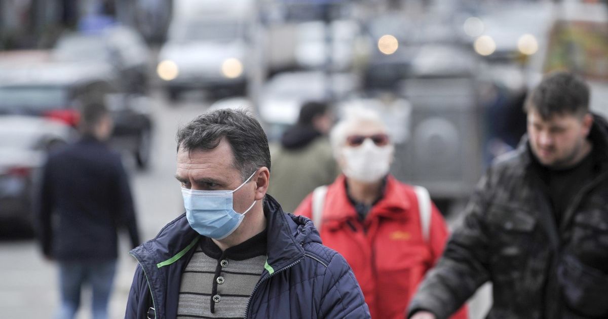 В Україні стрімко збільшується кількість областей, які відповідають "помаранчевій" зоні: де можуть посилити карантин