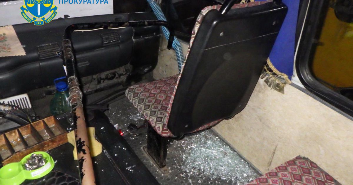 Чоловік кинув пляшку у вікно маршрутки і травмував хлопчика