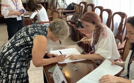 На зарубежных избирательных участках лидирует партия Порошенко
