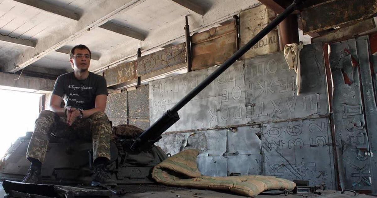 Фото с военной техникой и обещание мощного восстановления инфраструктуры. Омелян съездил на Донбасс