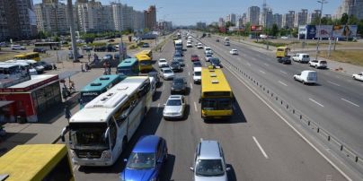 В Украине активизировались пешеходы-мошенники, которые бросаются под колеса автомобилей