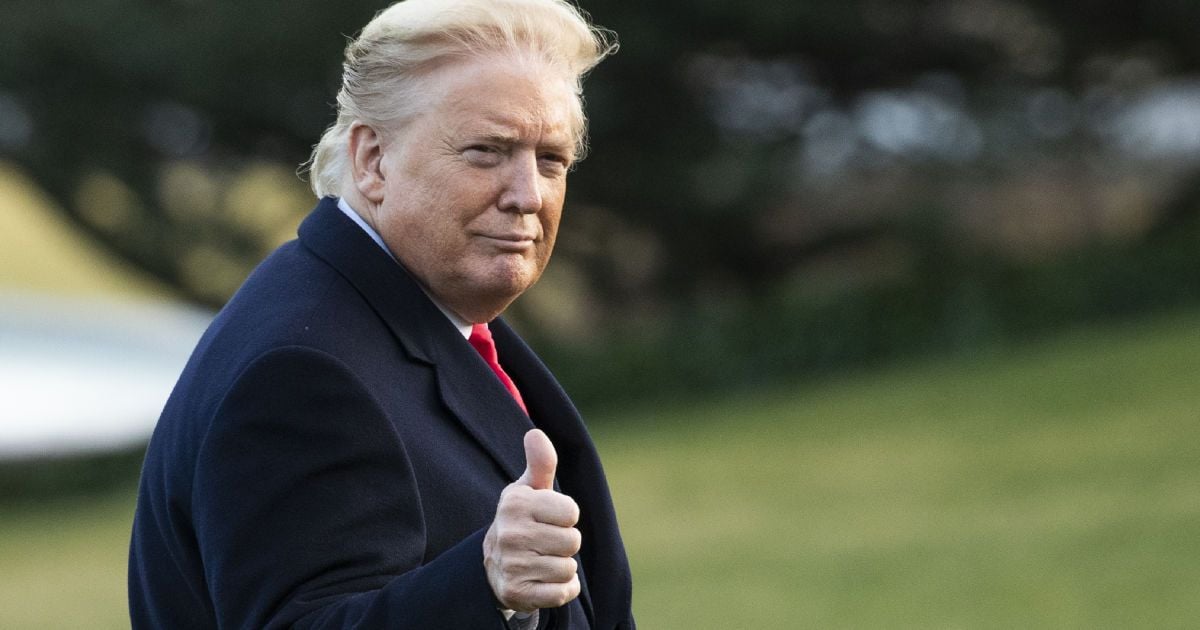 Трамп заявил, что США "прошли пик" эпидемии коронавируса
