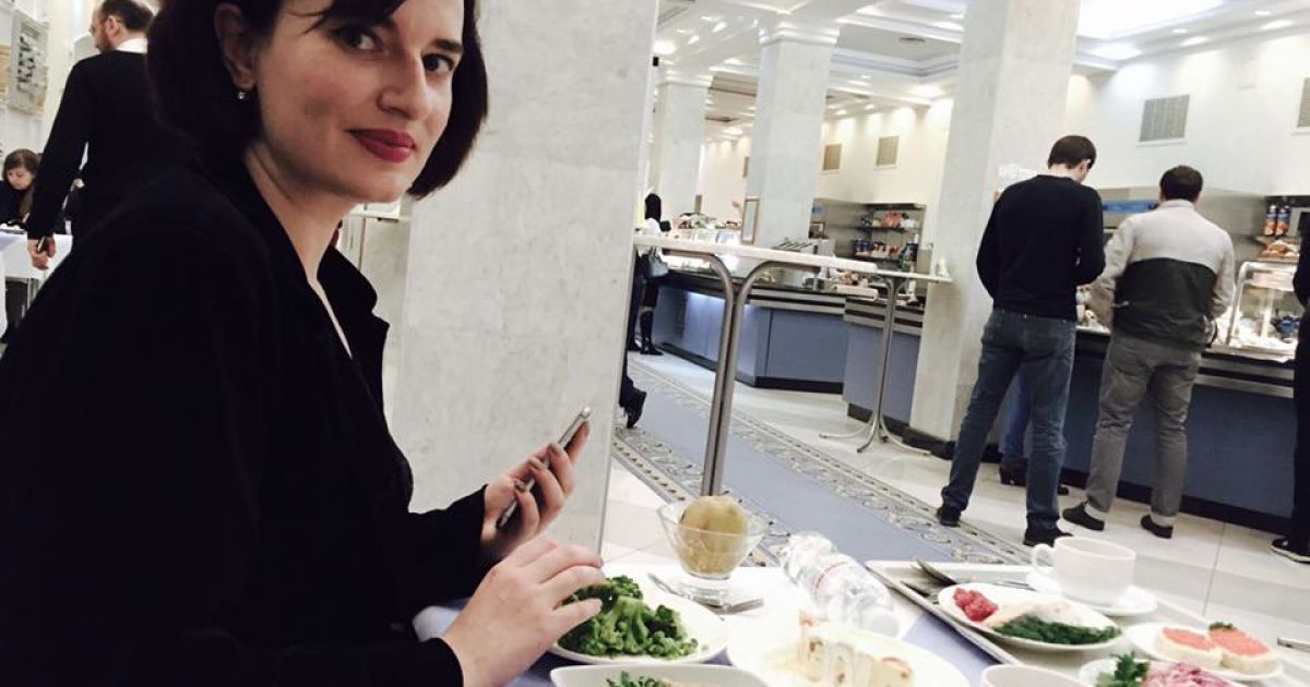 Надежда Толоконникова устроила фотосессию в Верховной Раде. / © Facebook/tolokno