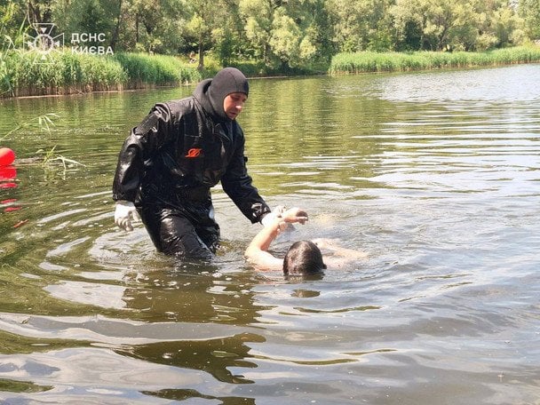 Рятувальники завершили пошуки 23-річного чоловіка у Києві / © ДСНС України