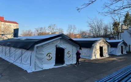 В Черновцах американские благотворители развернули мобильный госпиталь (фото)