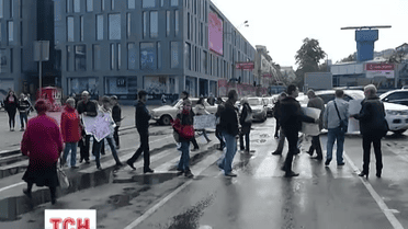 Два десятки хворих на ниркову недостатність перекрили рух в центрі Дніпропетровська