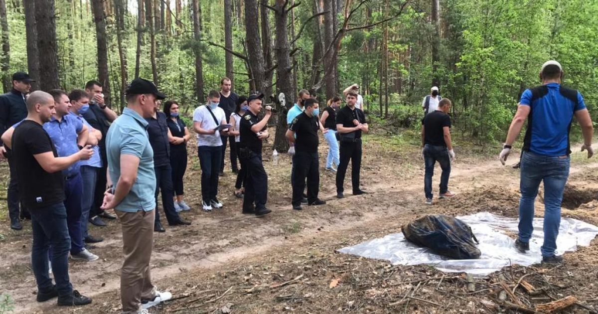 В Киевской области в лесу нашли закопанными тела мужчины и женщины, которые пропали без вести
