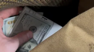 Піджак з секонд-генду приніс чоловіку неочікуваний дохід_4