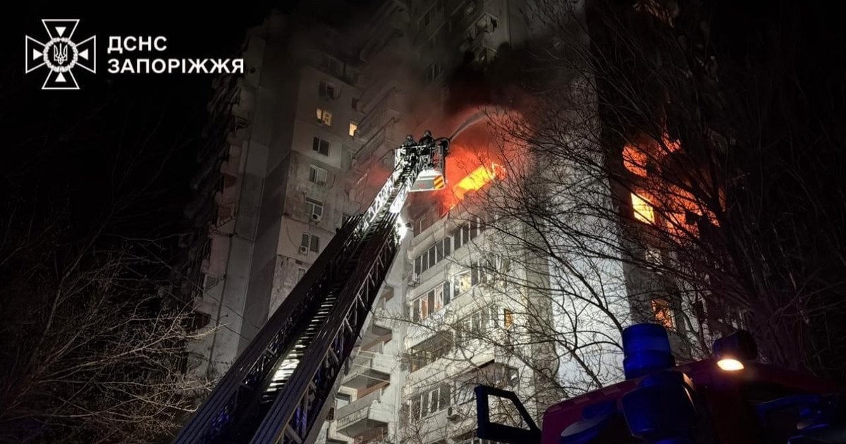 Пошкоджений будинок у Запоріжжі через нічну атаку