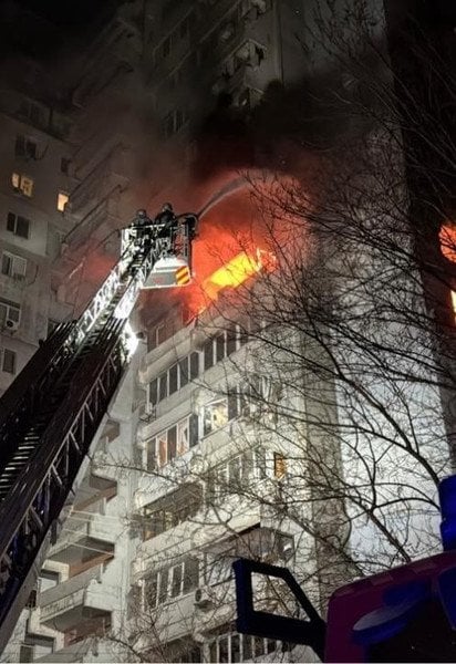 Пошкоджений будинок у Запоріжжі через нічну атаку