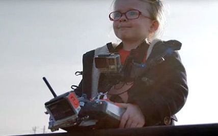 Юзерів вразило вірусне відео, на якому 4-річна дівчинка керує вантажівкою Volvo