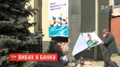 Ночной взрыв в Одессе: неизвестный взорвал окно в отделении банка