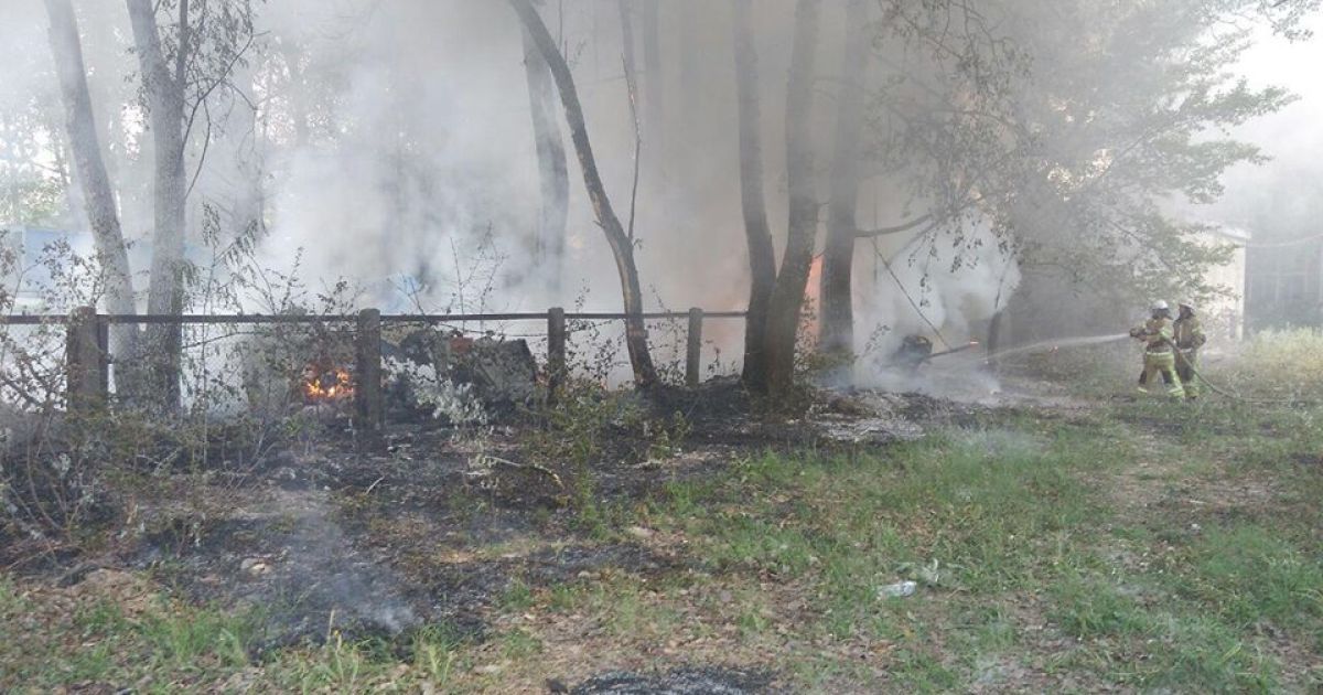 Пожежа на автостоянці в Києві_6 / © Управління ДСНС Києва