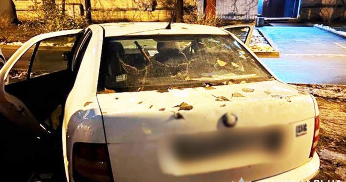 Кража года: в Киеве мужчина похитил из автомобиля местного жителя рыболовные снасти (фото)