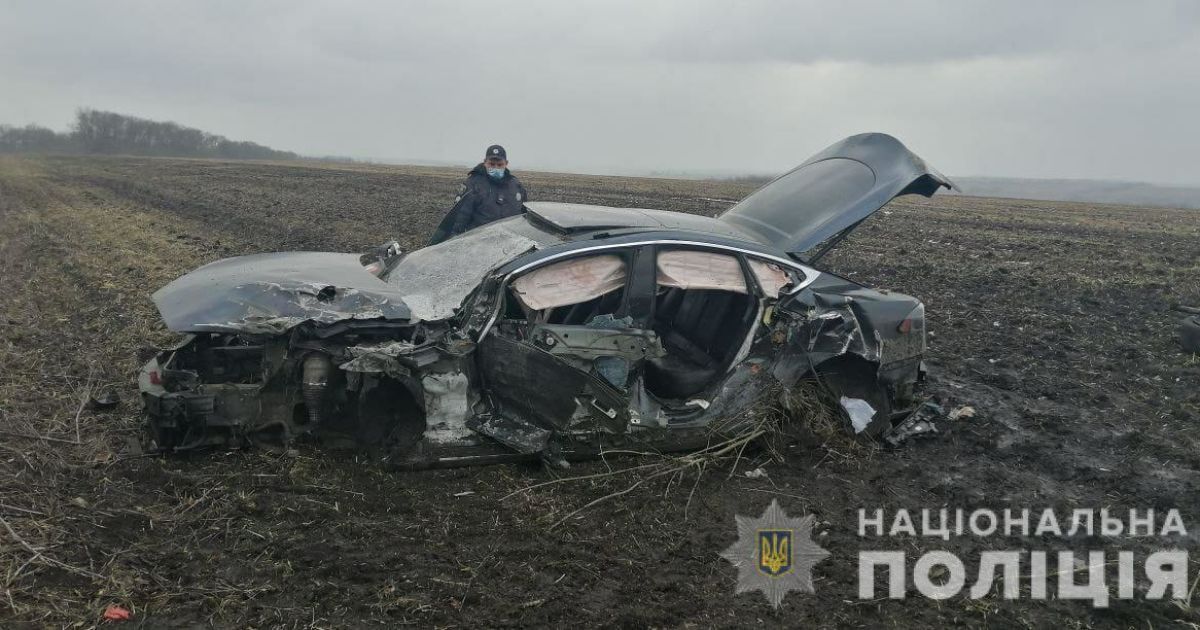 Під Харковом зіткнулися Tesla і Nissan: постраждали шестеро осіб, серед них дитина