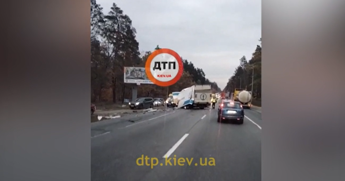 На Гостомельському шосе під Києвом знову ДТП: на трасі кілька годин був ускладнений рух