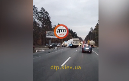 На Гостомельському шосе під Києвом знову ДТП: на трасі кілька годин був ускладнений рух